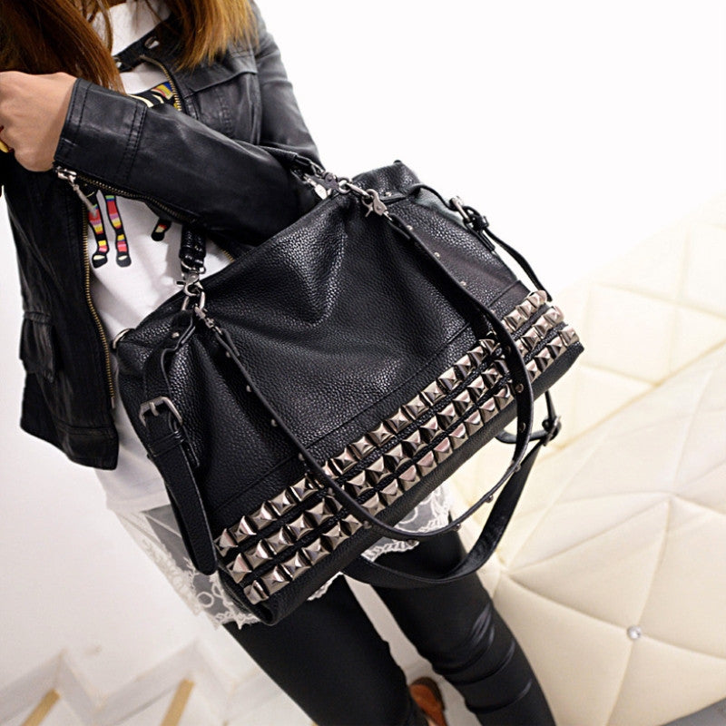Shoulder Bag Female Large-Capacity Female Bag Pu Leather Wild handbag Portable Female Bag Rivet Retro Big Bag