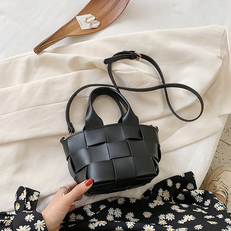 New Trendy Fashion Woven Messenger Bag Portable handBag