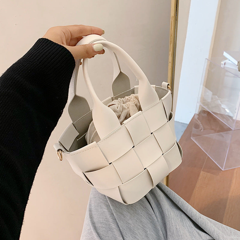 New Trendy Fashion Woven Messenger Bag Portable handBag