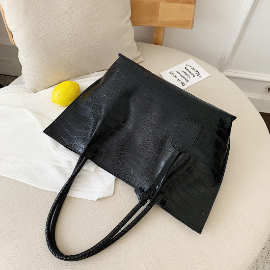 Simple large-capacity shoulder bag