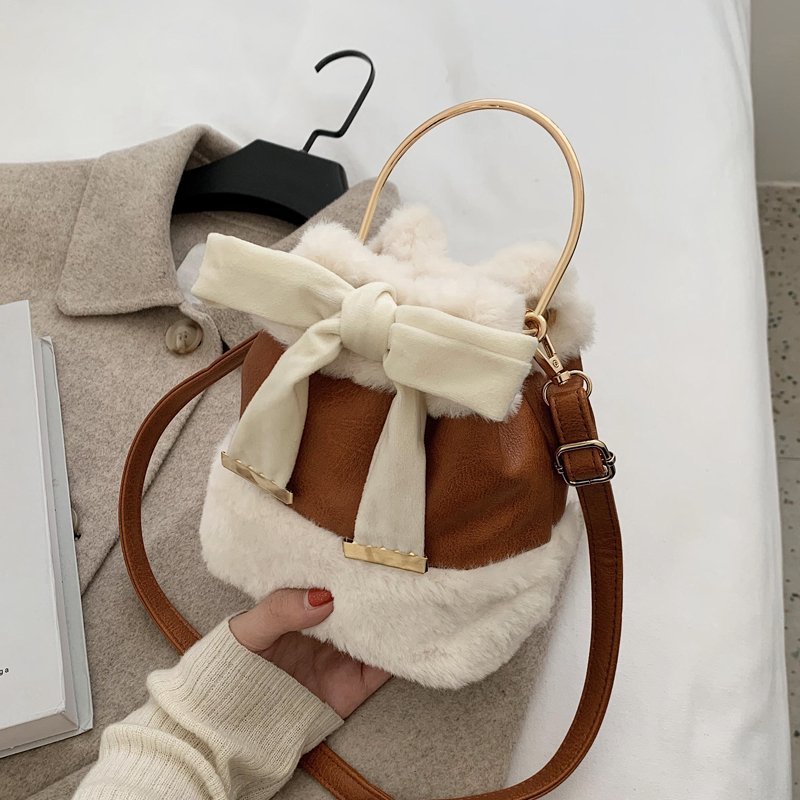One-shoulder hairy bucket bag