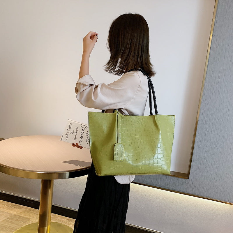 Simple large-capacity shoulder bag