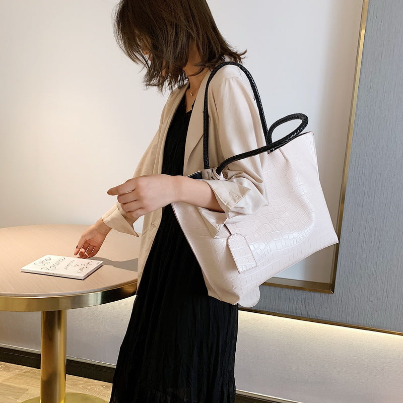 Simple large-capacity shoulder bag