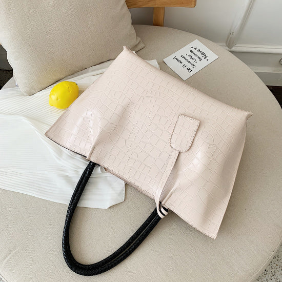 Simple large-capacity shoulder bag