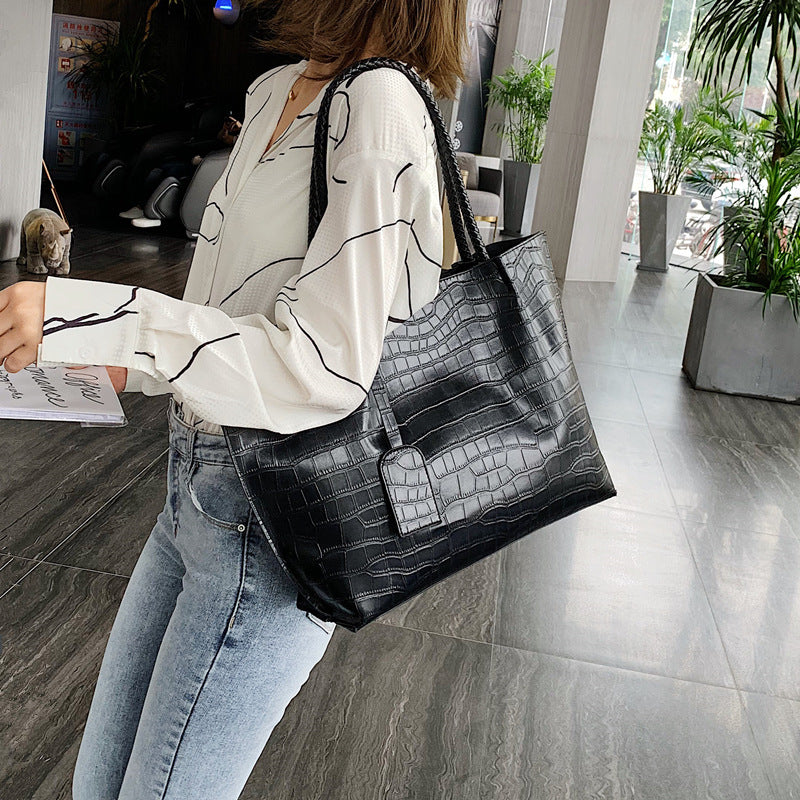 Simple large-capacity shoulder bag