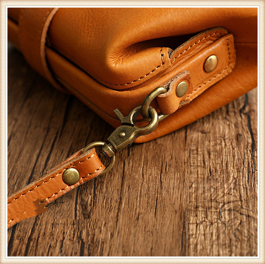 Tanned Leather Small Mouth Gold Shoulder Bag