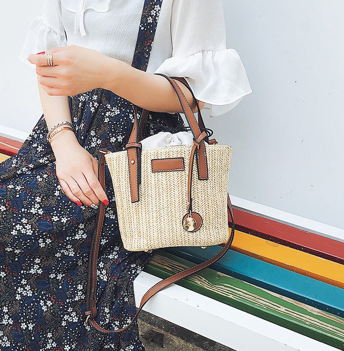 new summer women's bag hand-woven contrast color bucket straw bag cylinder handbag diagonal beach bag