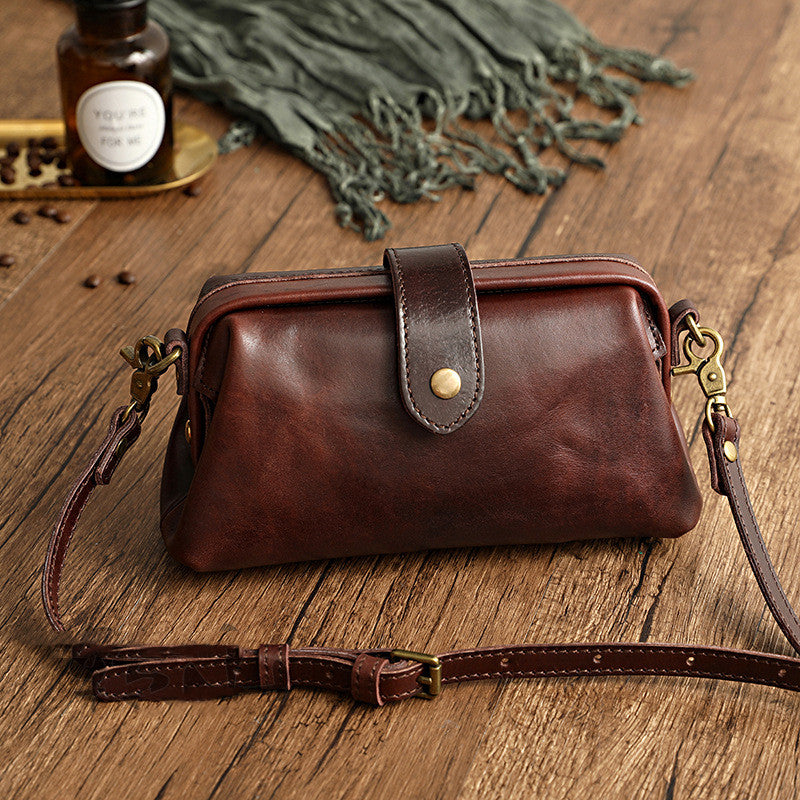 Tanned Leather Small Mouth Gold Shoulder Bag