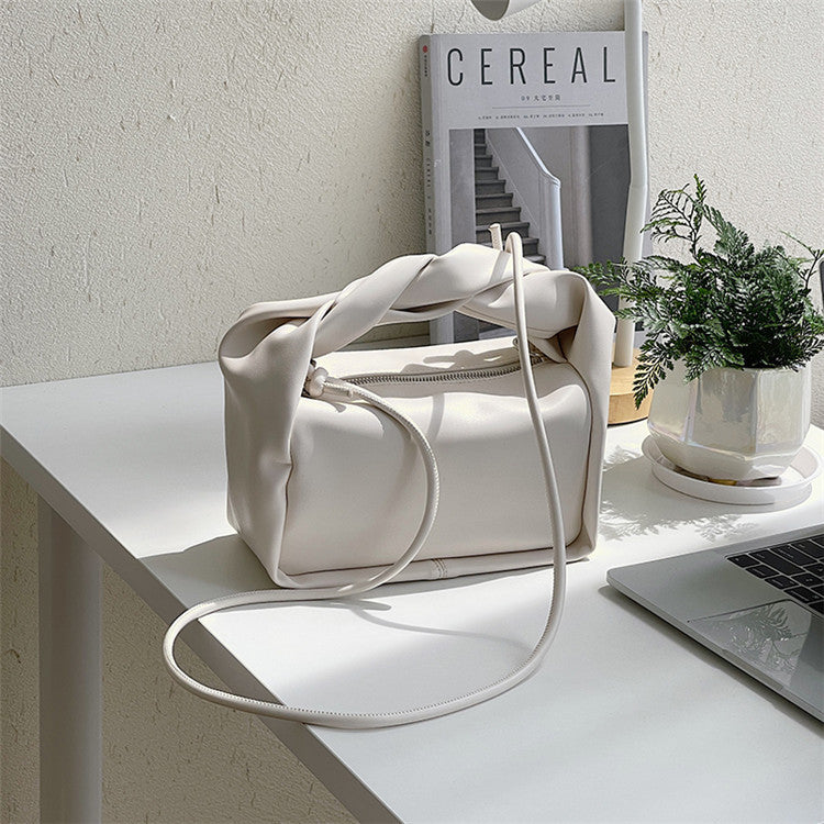 High Quality Messenger Bag With Thin Strap And Fashionable Handle