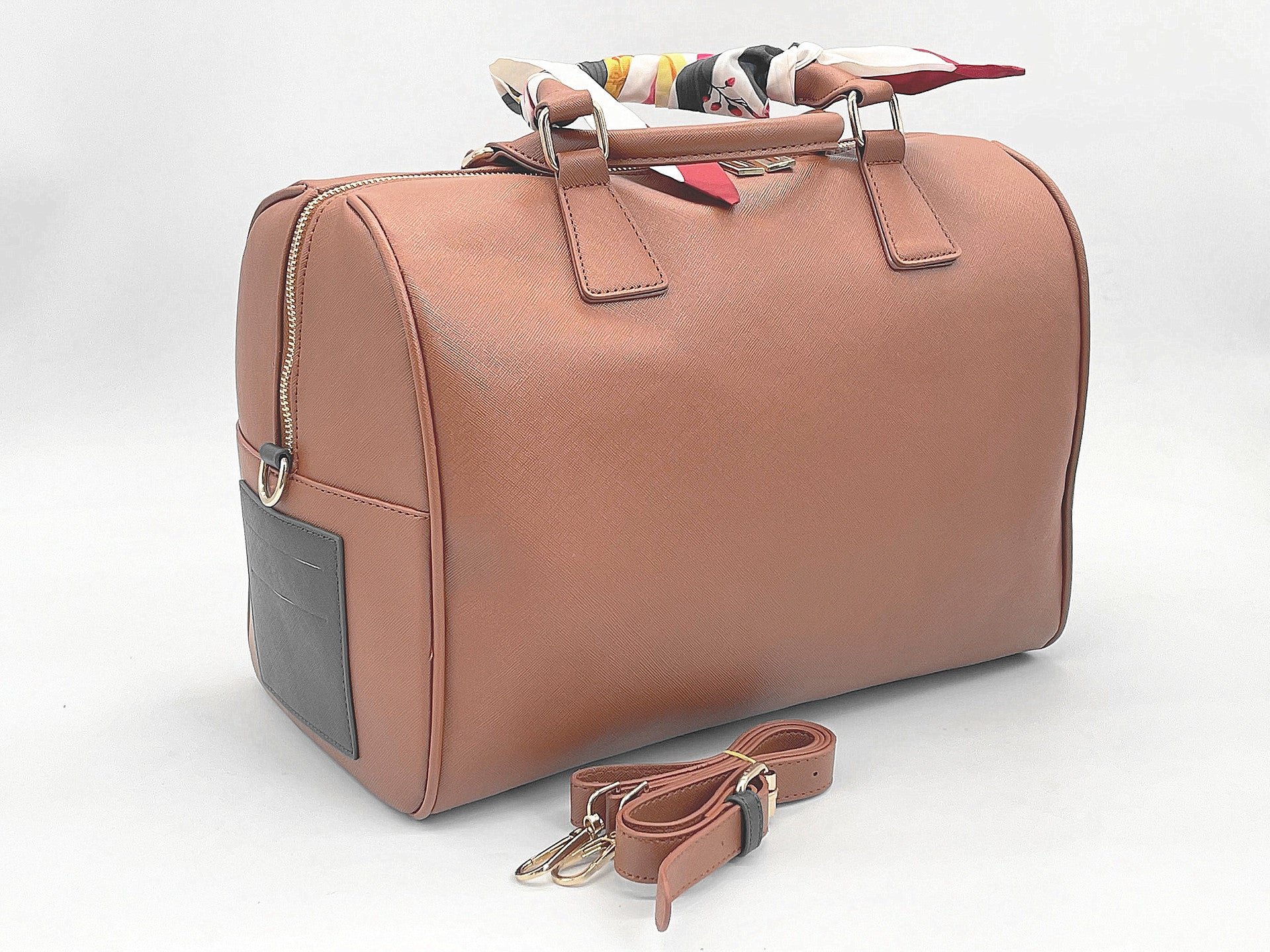 Design A Large-capacity Backpack With One Shoulder Slung Diagonally travel bag